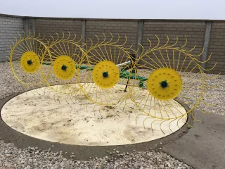 rake, 4 star, suspended (2)